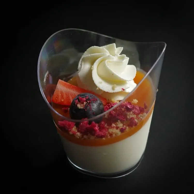 fairyy cakes Panna cotta s ovocim