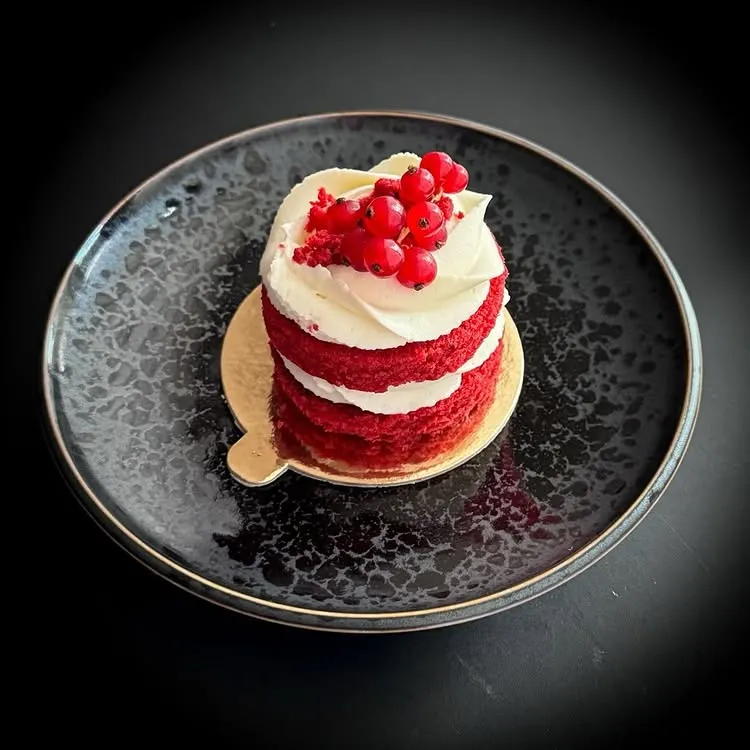 fairyy cakes redberries