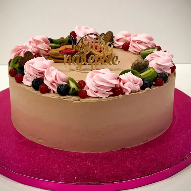 fairyy cakes torta kremova s exotickym zdobenim